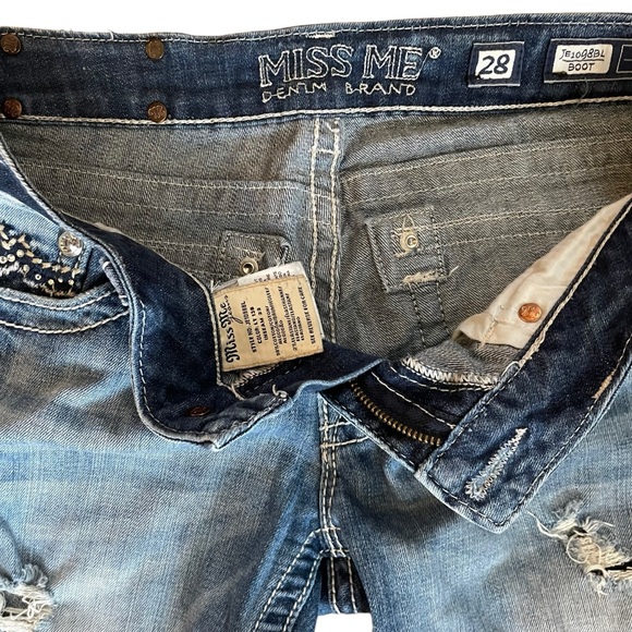 Miss Me Distressed Ripped Boot Cut Jeans Size 28 - Picture 3 of 9